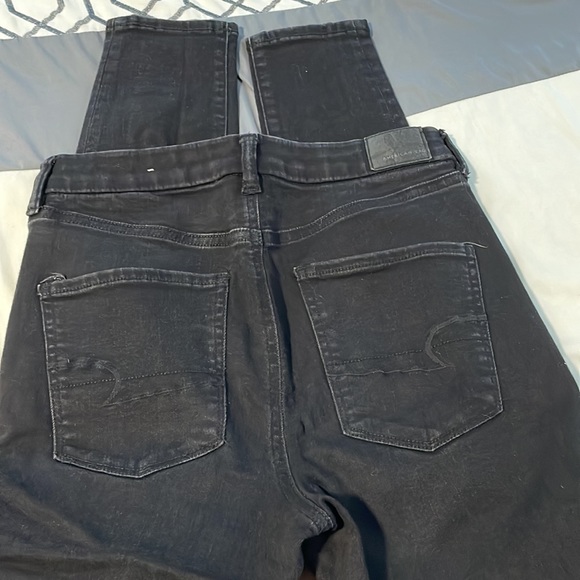 American Eagle, curvy high-rise jegging size 8 destroyed skinny black - Picture 5 of 8